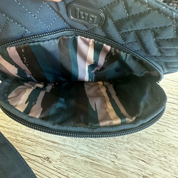 Lug Love Flyer Convertible Crossbody Handbag Belted Purse Navy Blue - Picture 6 of 8